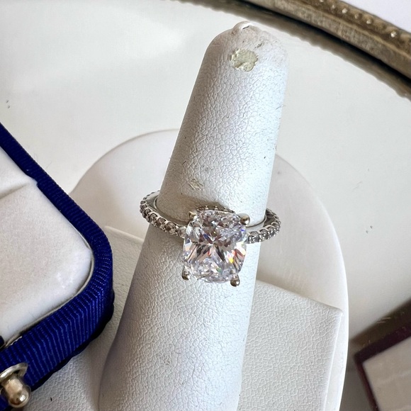 Oval Cushion 3.0 Ct. 14K Ring cubic zirconia ring Size 7 - Picture 6 of 6